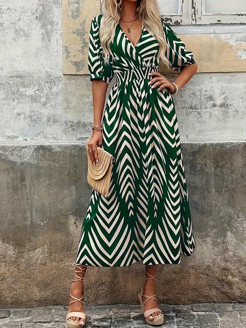 Sarah - Elegante vestido con escote en pico y estampado geométrico