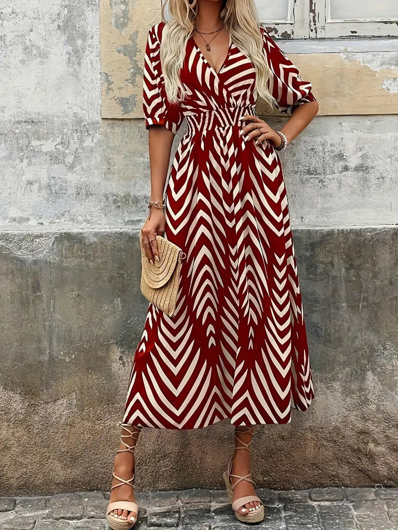 Sarah - Elegante vestido con escote en pico y estampado geométrico