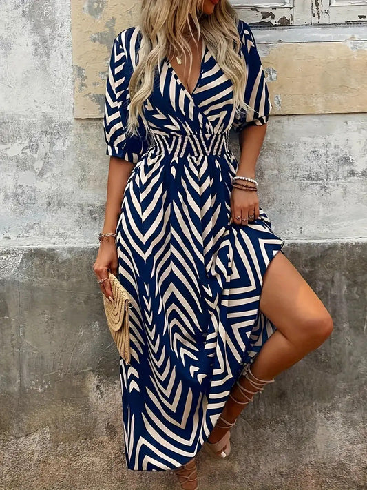 Sarah - Elegante vestido con escote en pico y estampado geométrico