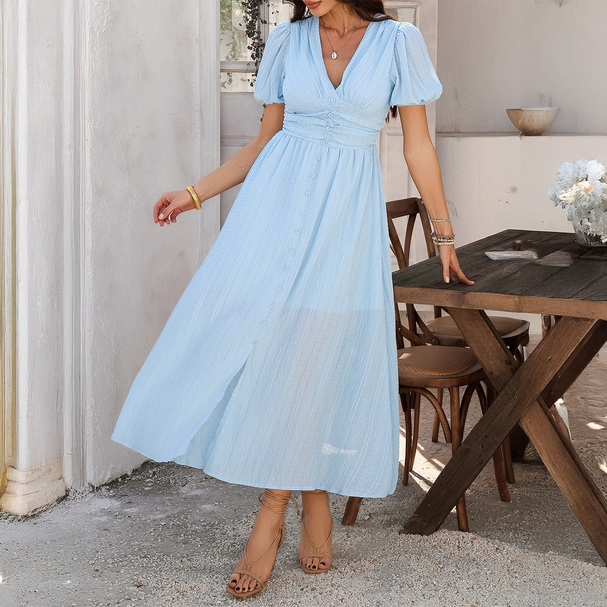 Natalia - Elegante maxivestido con mangas abullonadas y escote en pico