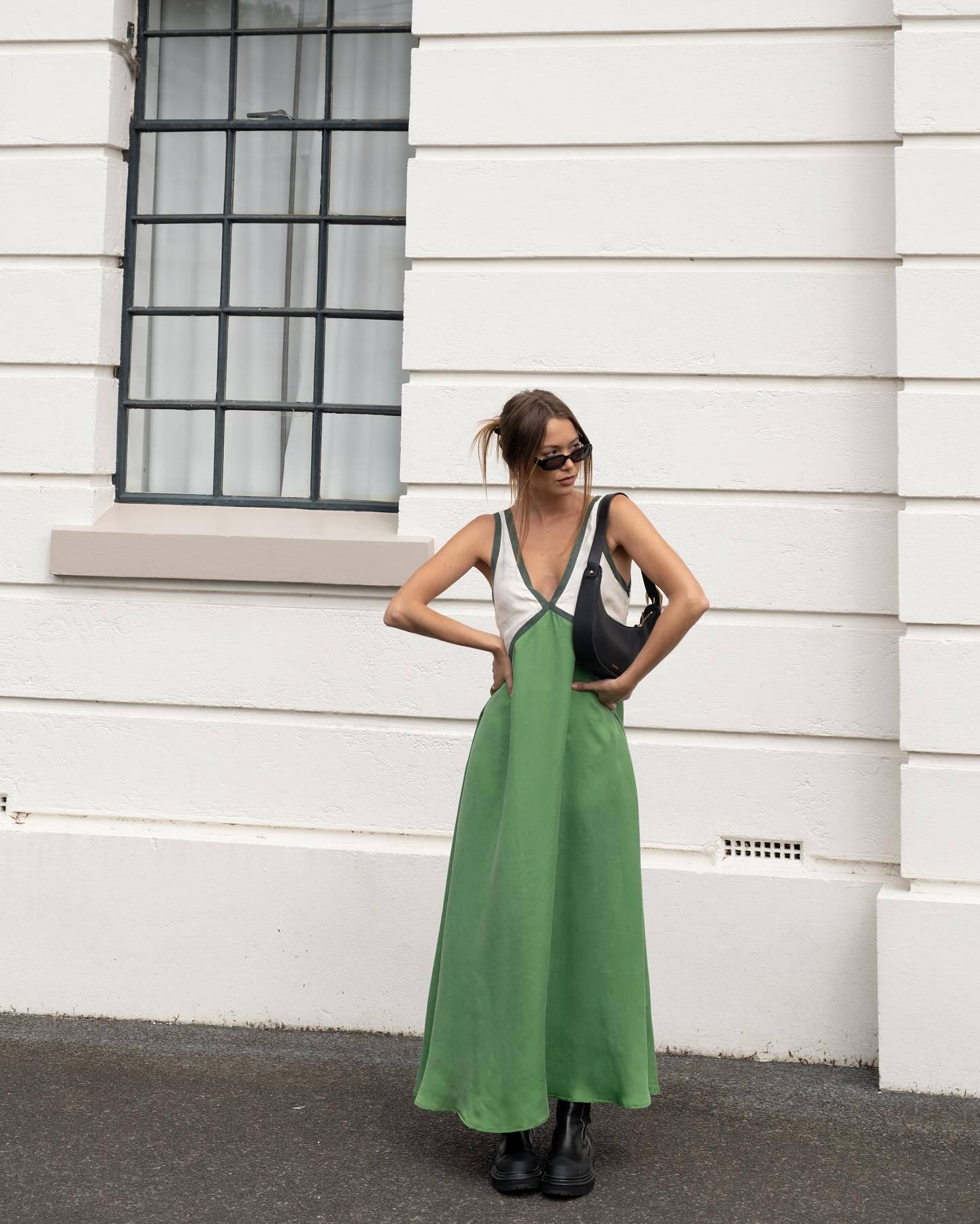 Annora - Vestido con Escote en V