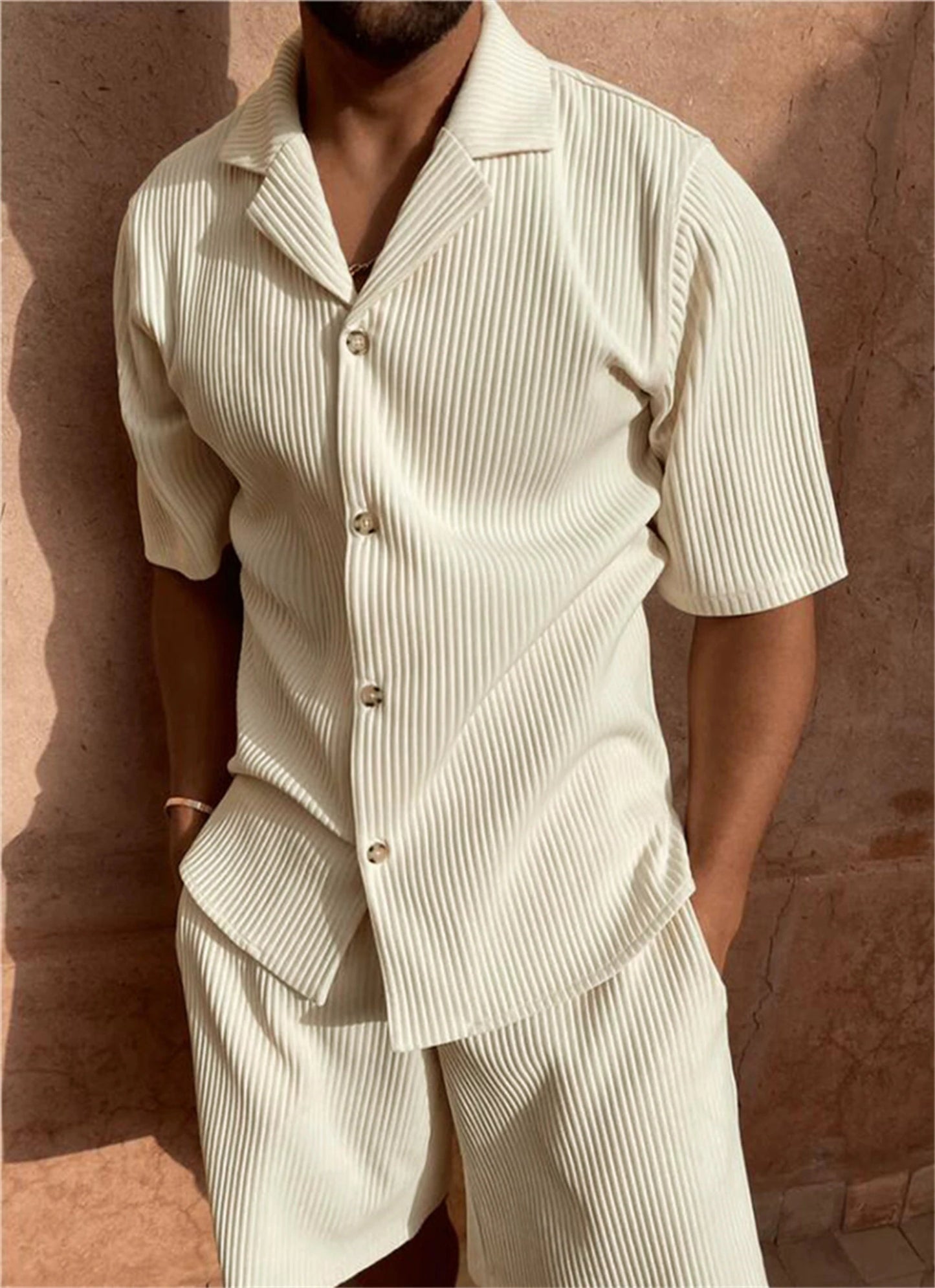 David - Elegante conjunto de polo y pantalón corto de pana con botones