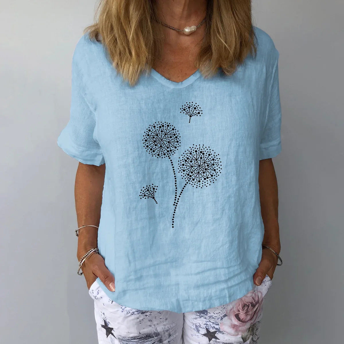 Wendolyn - Cómoda camiseta informal estampada con cuello de pico