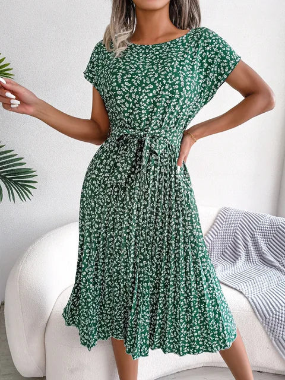 Carmilla - Elegante vestido floral de manga corta