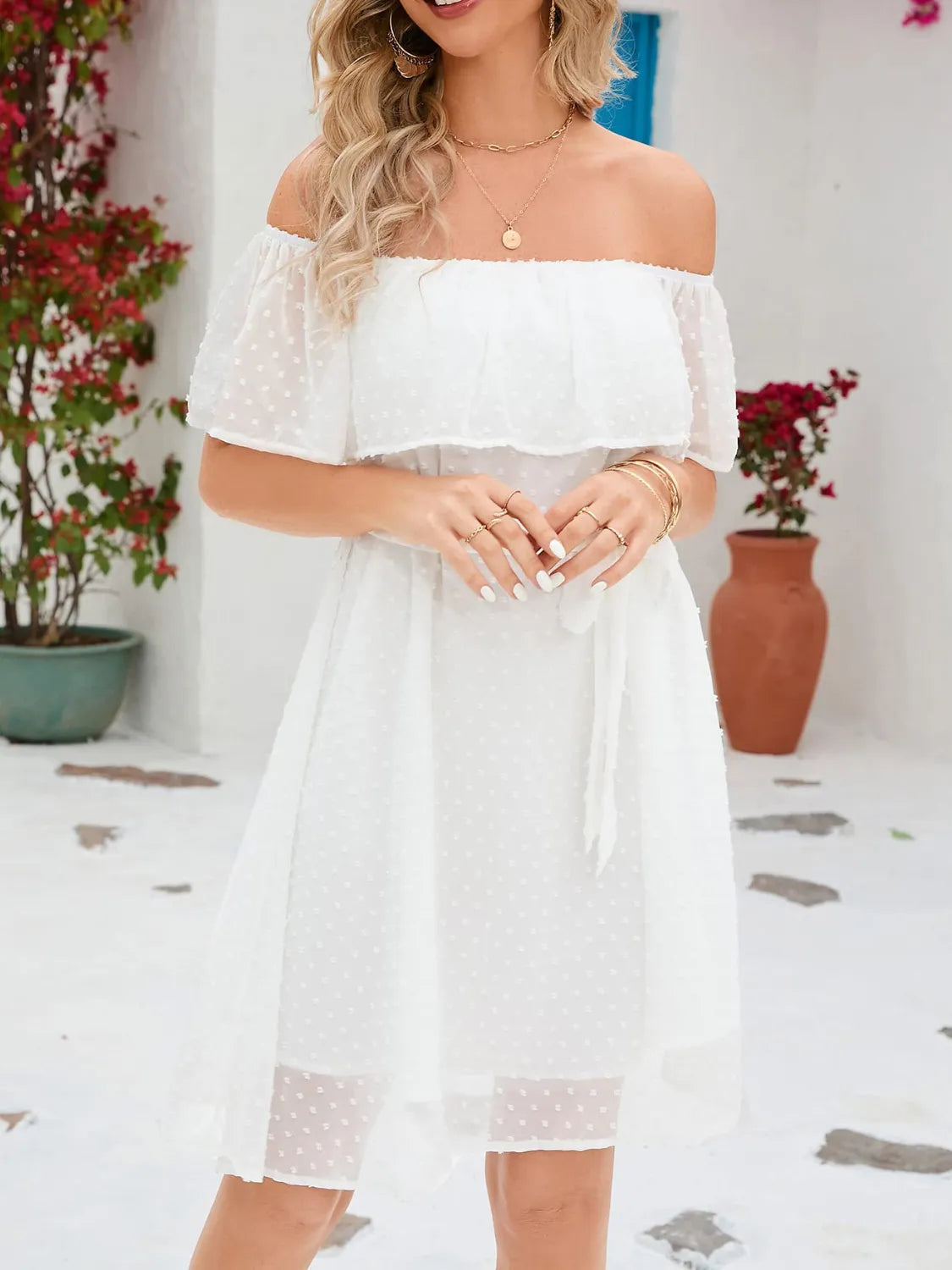 Vanessa - Elegante minivestido de manga corta con hombros al descubierto y cintura anudada