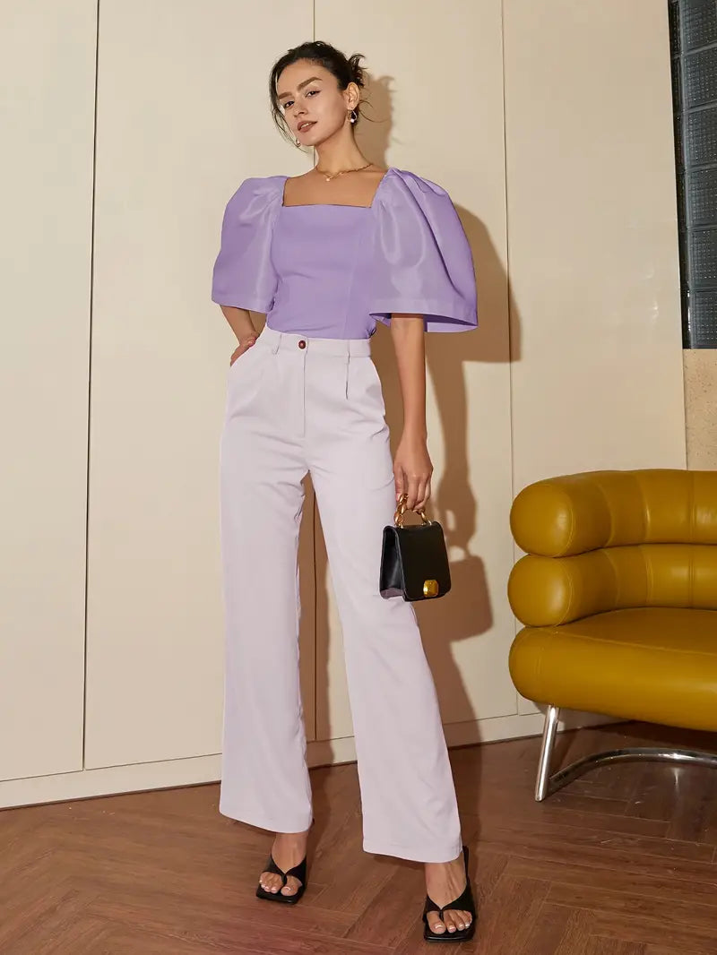 Clara – Elegante blusa de raso con mangas abullonadas
