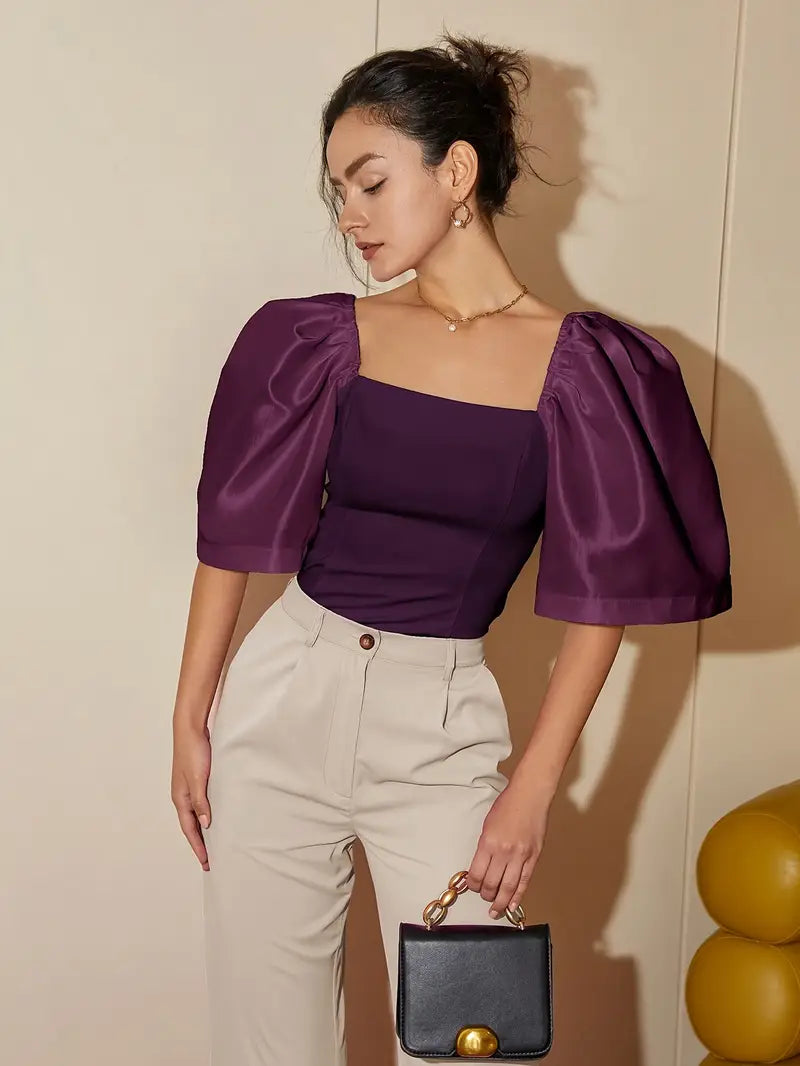 Clara – Elegante blusa de raso con mangas abullonadas
