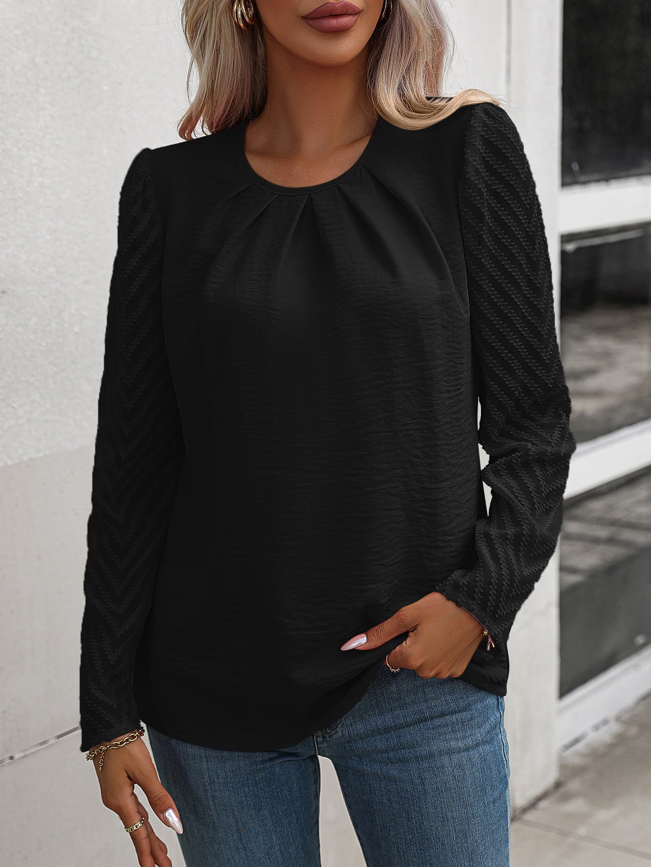 Annalise - Elegante blusa de manga larga acampanada y cuello redondo abullonado
