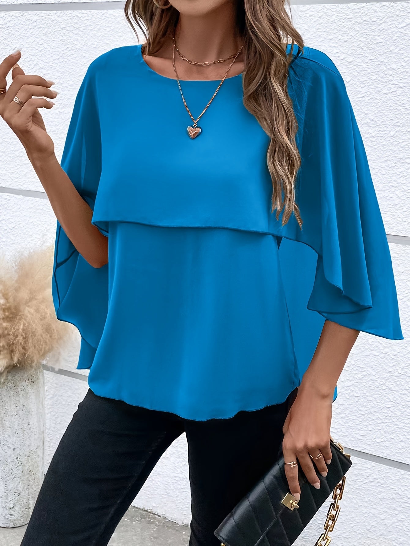 Arah - Elegante blusa a capas con mangas murciélago
