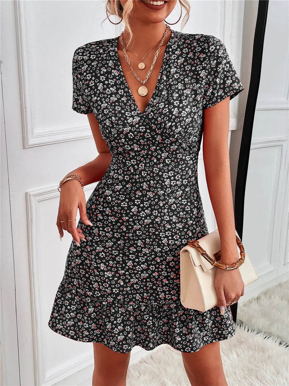 Martha - Chic floral impreso dobladillo con volantes V-cuello de manga corta mini vestido
