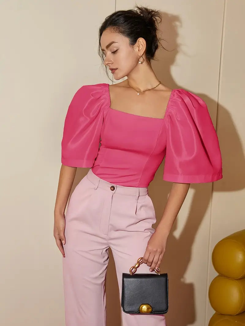 Clara – Elegante blusa de raso con mangas abullonadas