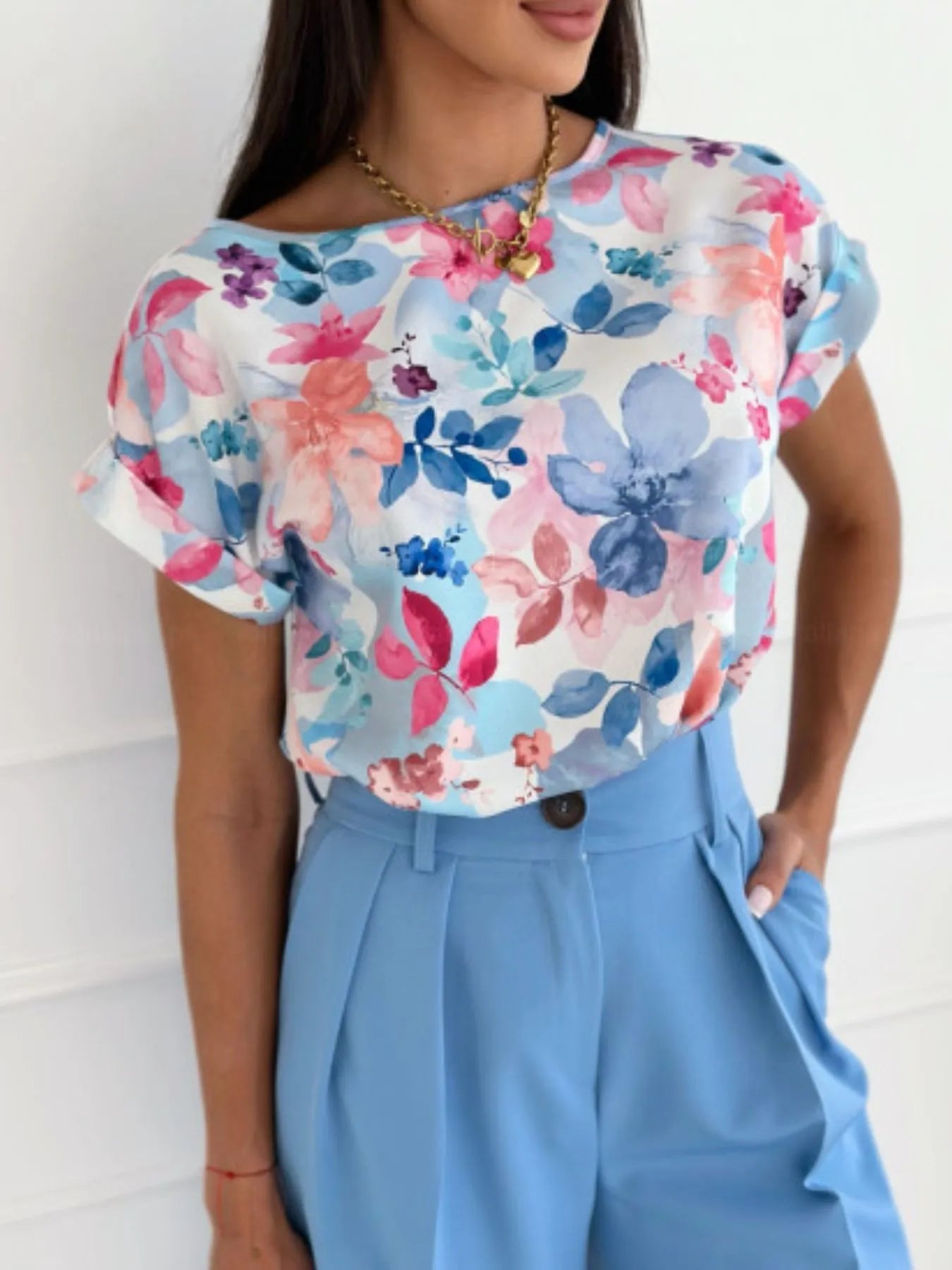 Araceli - Blusa chic de manga corta enrollada