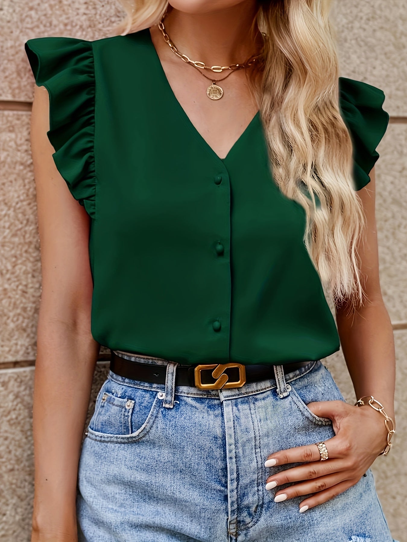 Carla - Elegante blusa de volantes sin mangas y cuello en V con botones