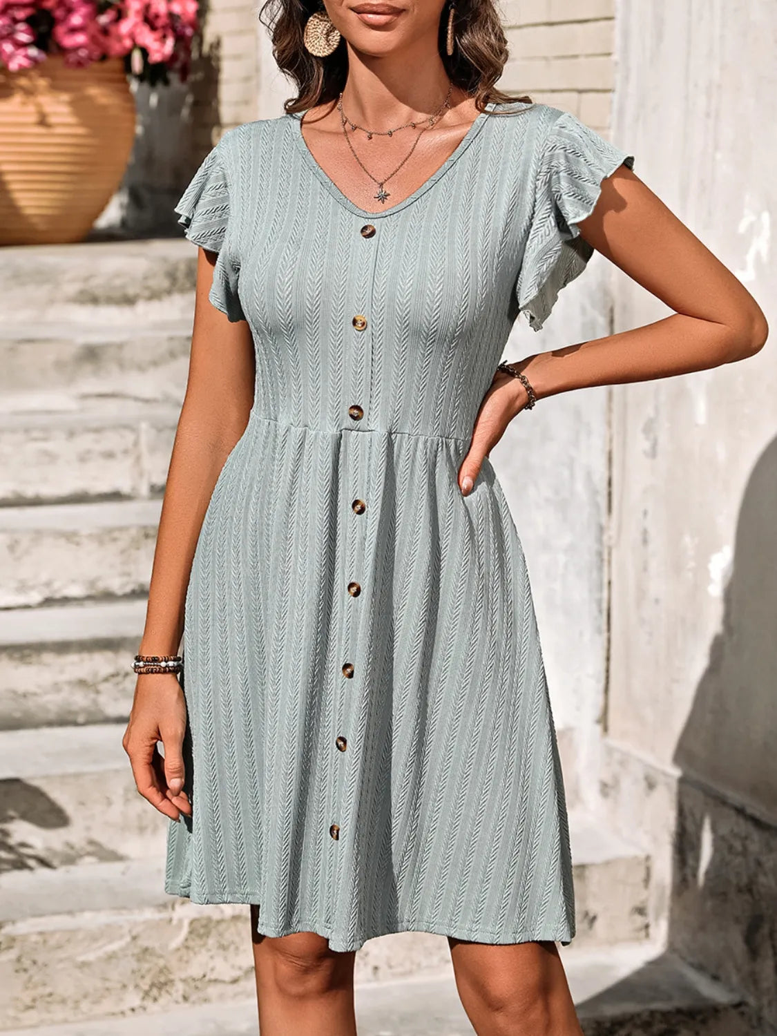 Marina - Elegante vestido de manga larga con volantes y cuello en V abotonado