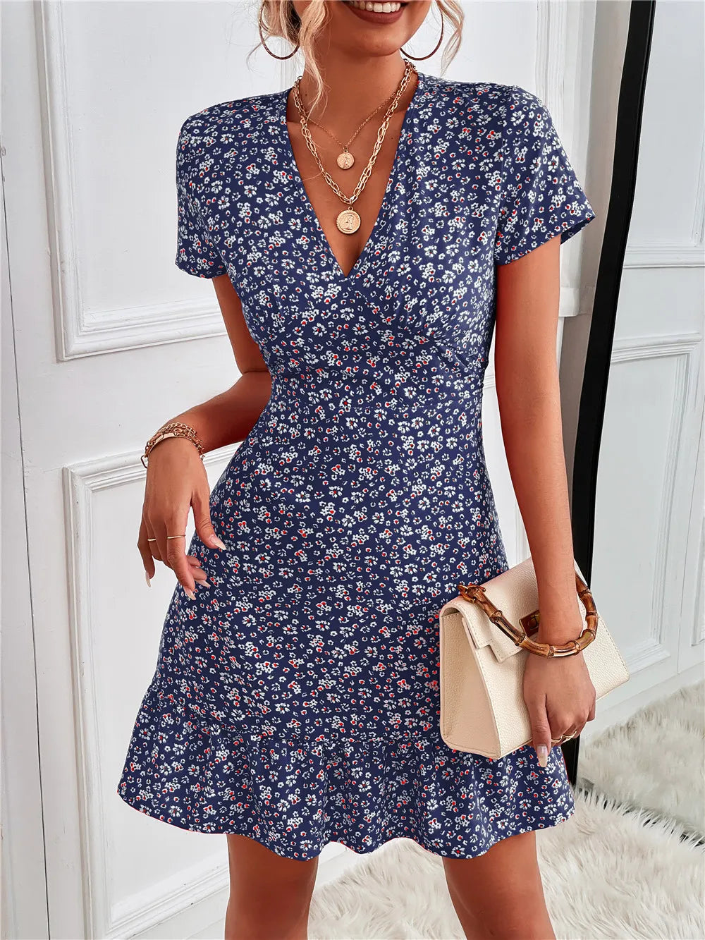 Martha - Chic floral impreso dobladillo con volantes V-cuello de manga corta mini vestido