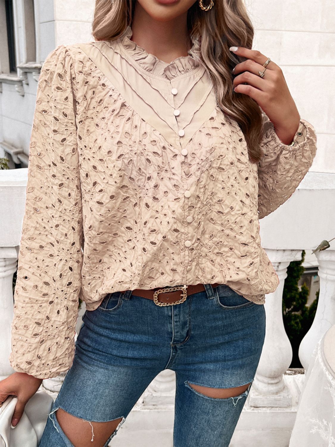 Faye - Elegante blusa de manga larga y cuello redondo con volante