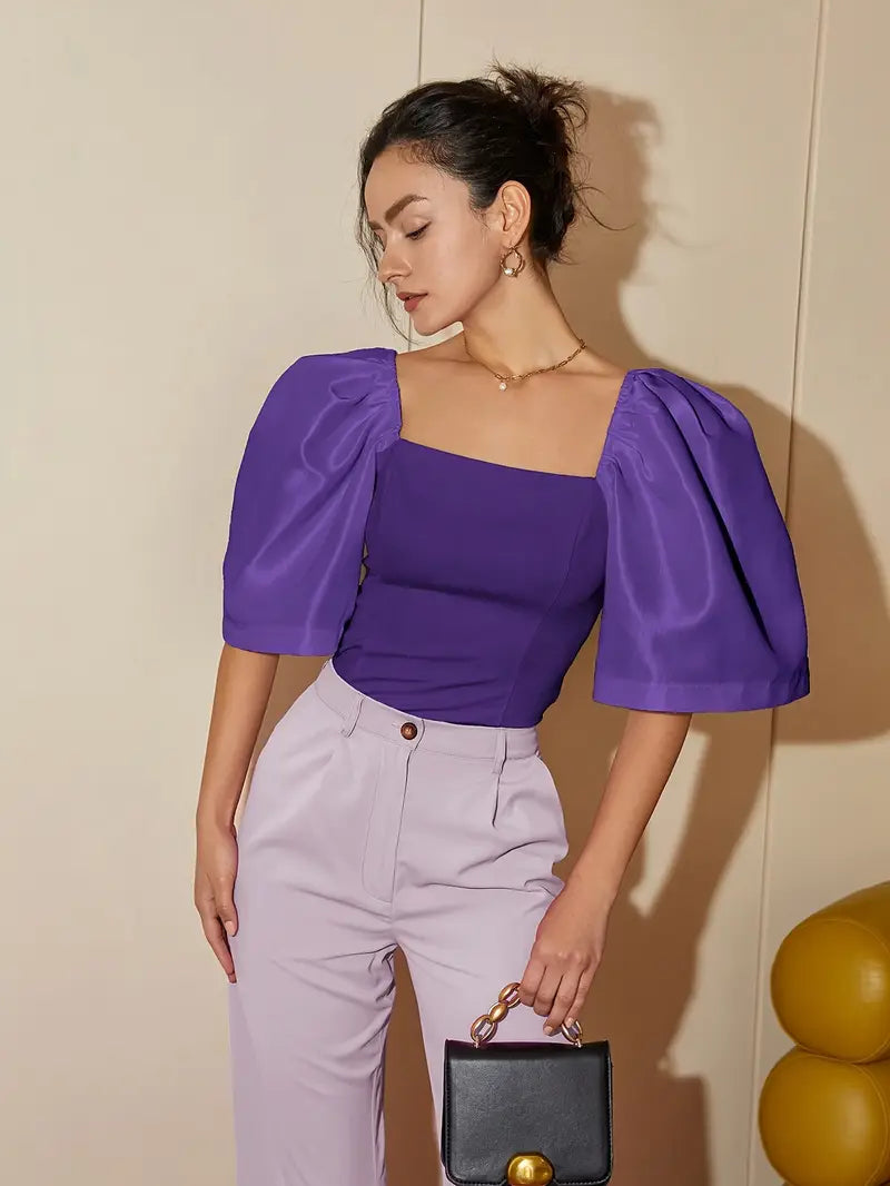 Clara – Elegante blusa de raso con mangas abullonadas