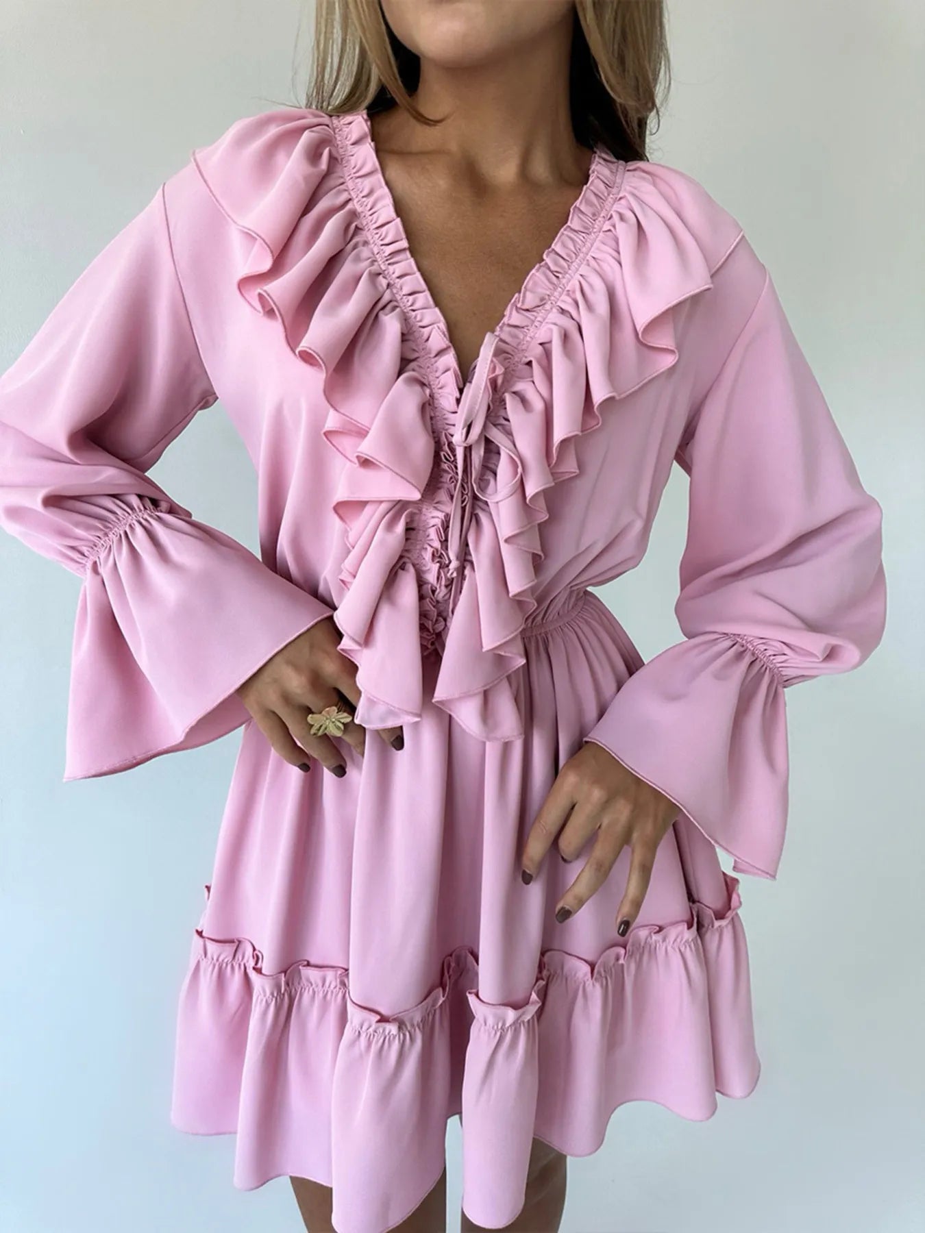 Zofia - Elegante minivestido de manga larga con volante