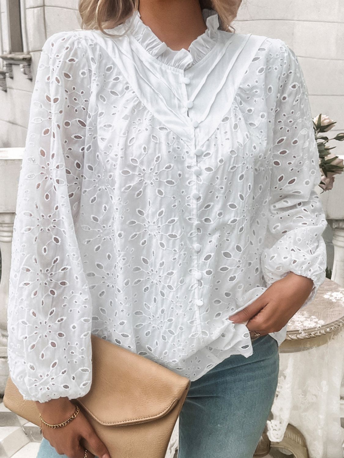 Faye - Elegante blusa de manga larga y cuello redondo con volante