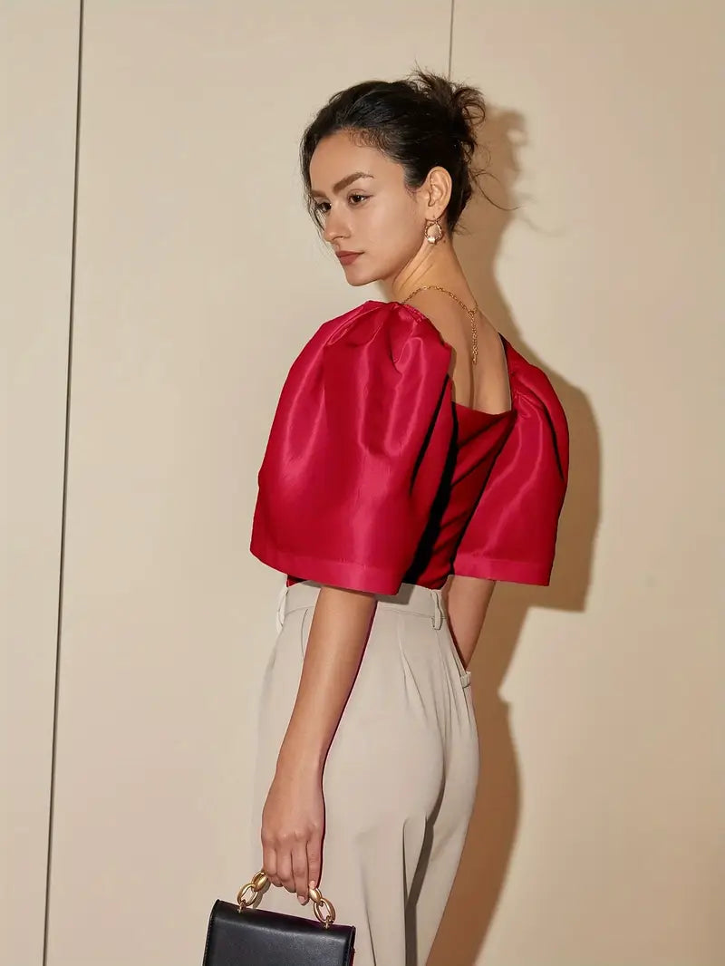 Clara – Elegante blusa de raso con mangas abullonadas