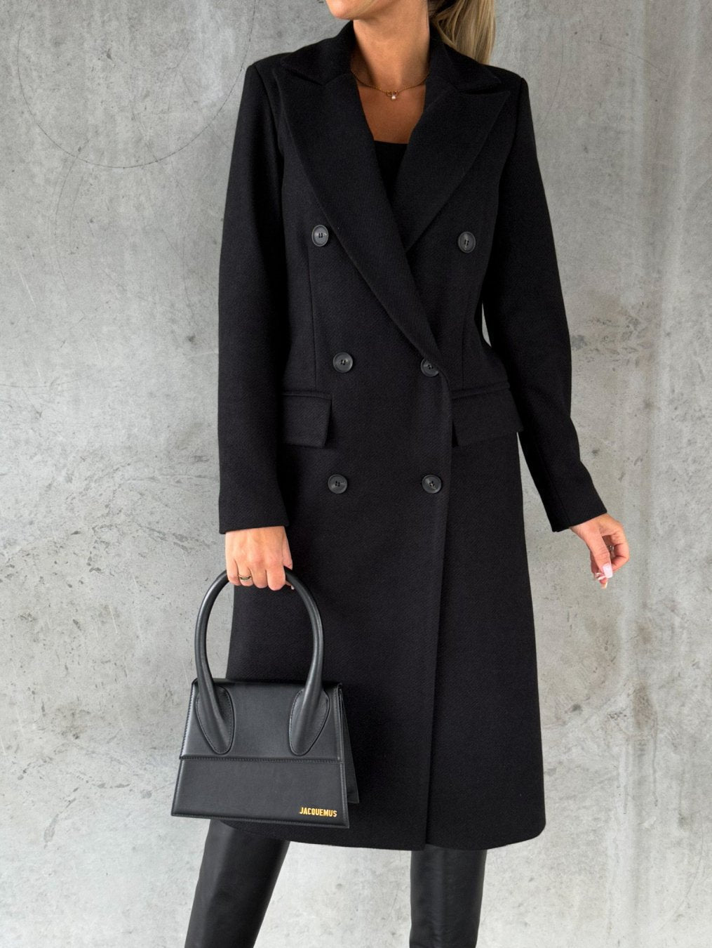 Casandra - Elegante y estiloso trench coat con botones
