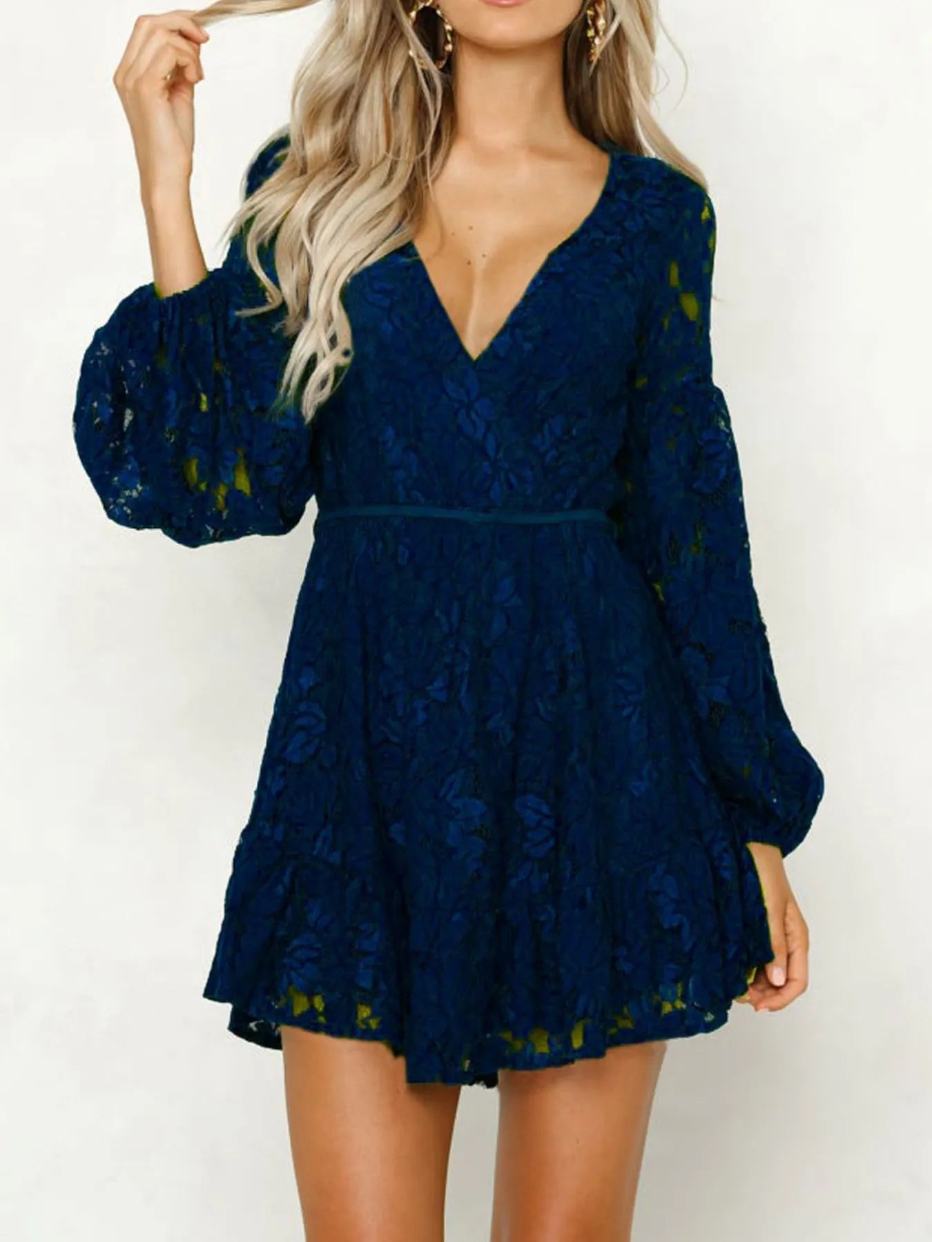 Patrice - Chic mini vestido de manga larga de encaje con escote en V profundo