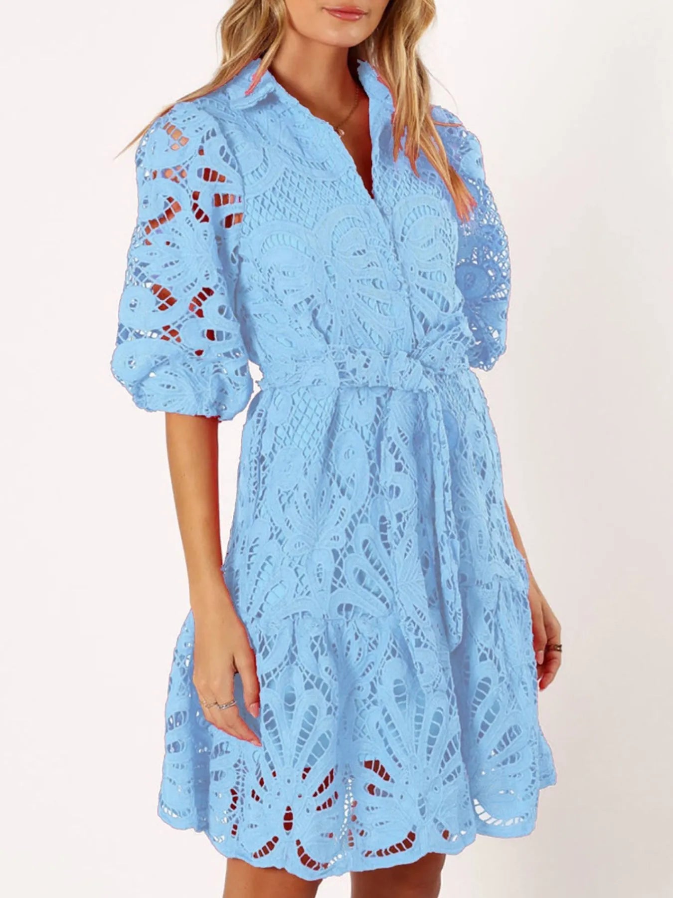 Eileen - Elegante mini vestido de encaje con cintura lazada y media manga