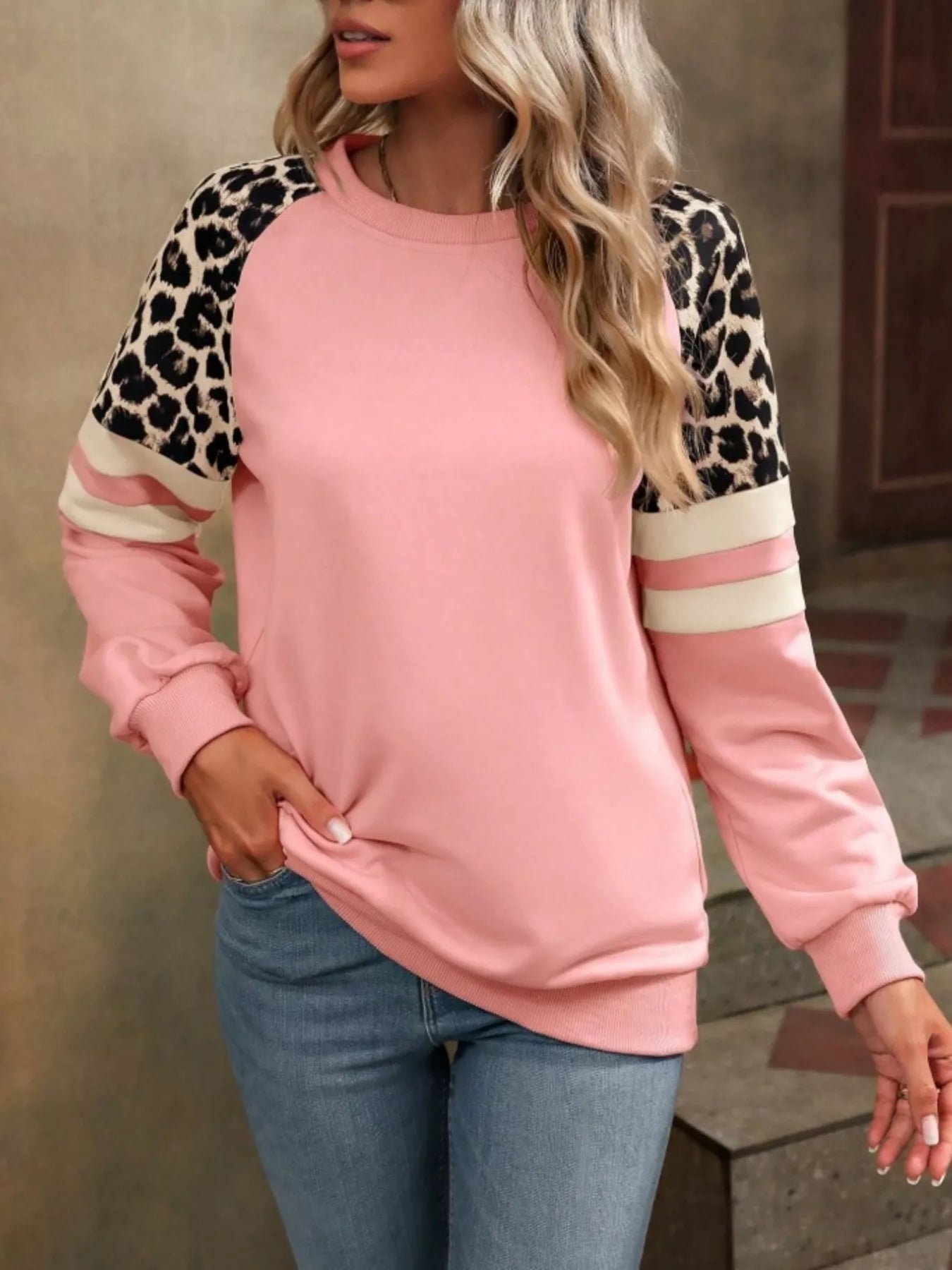 Rhonalyn - Elegante jersey con mangas de leopardo