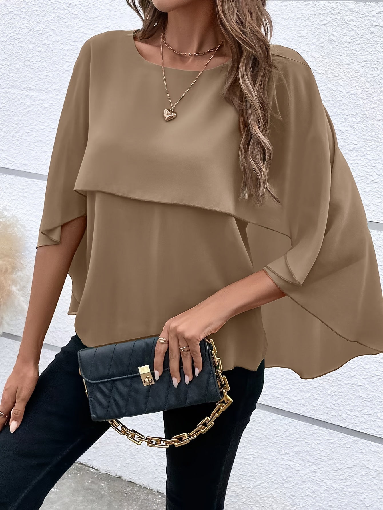 Arah - Elegante blusa a capas con mangas murciélago