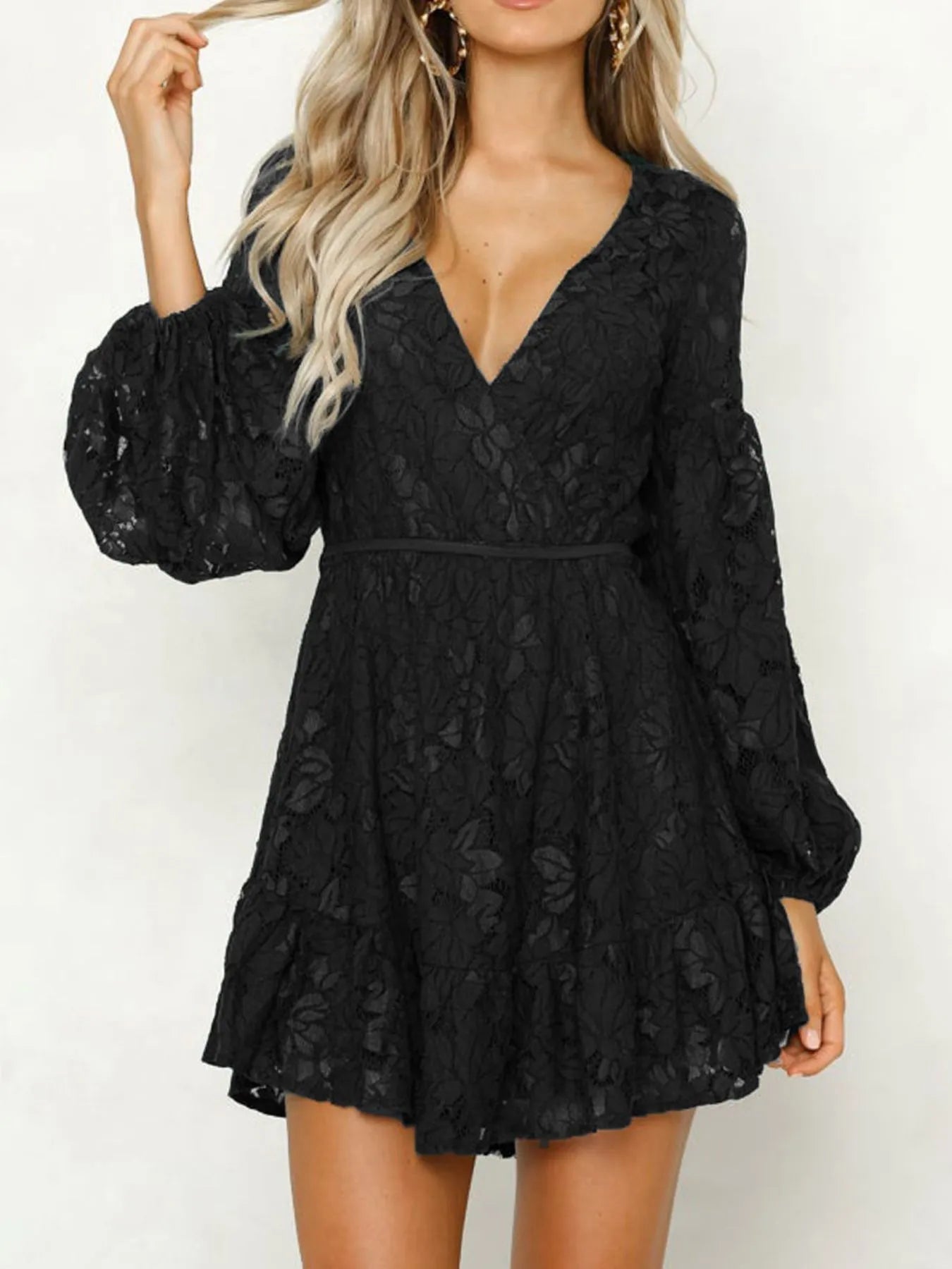 Patrice - Chic mini vestido de manga larga de encaje con escote en V profundo