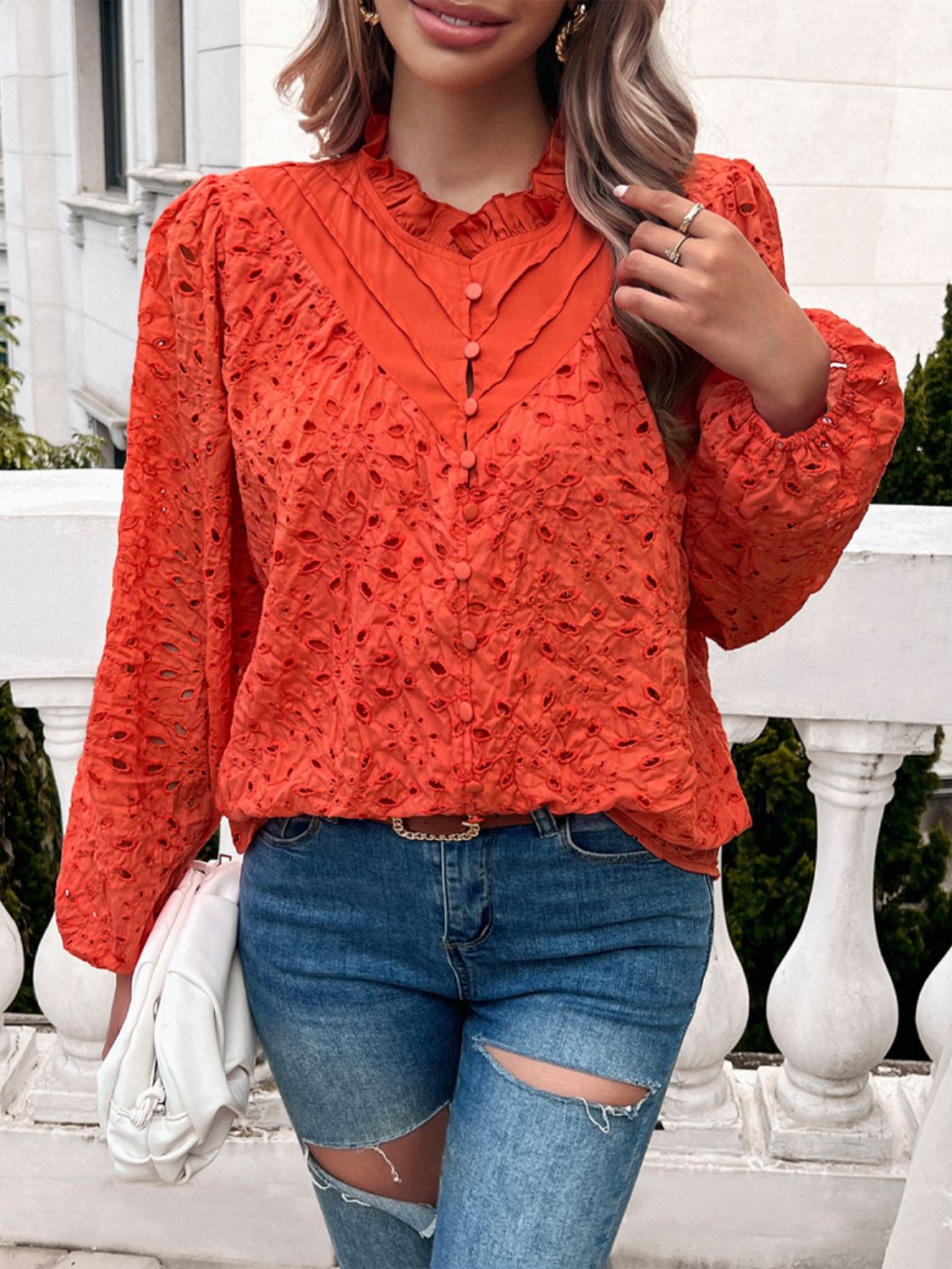 Faye - Elegante blusa de manga larga y cuello redondo con volante