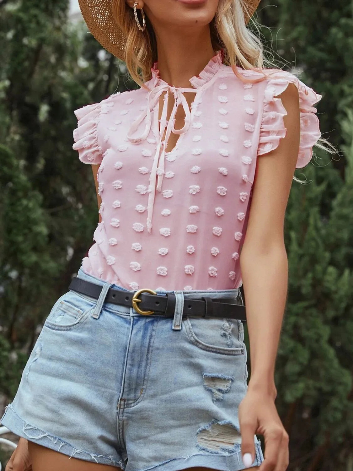 Natasha - Elegante blusa de lunares con cuello alto y volante