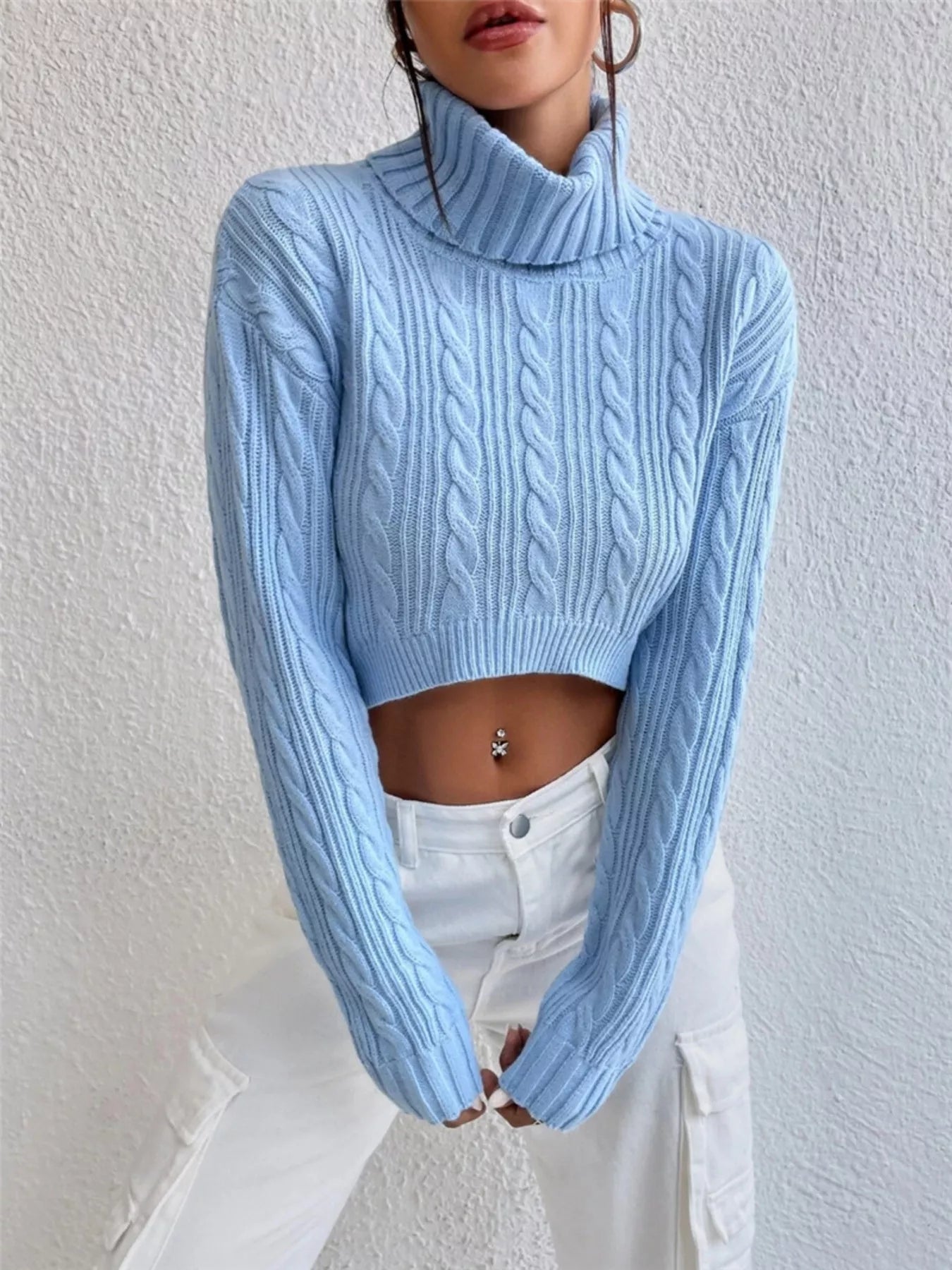 Dianne - Elegante jersey corto de manga larga con cuello alto y tejido de trenzado