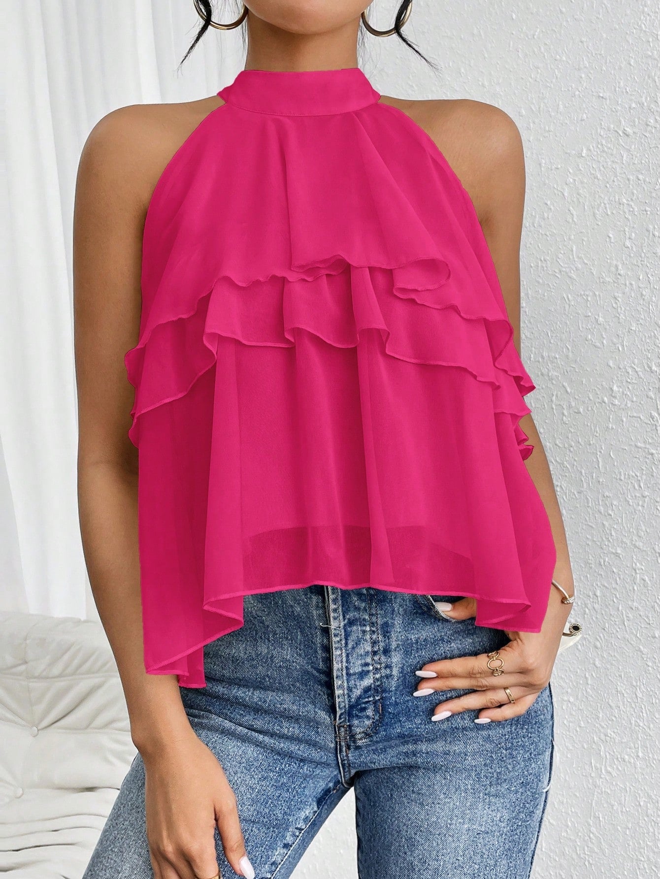 Heliana - Elegante top sin mangas con cuello halter y volantes en capas